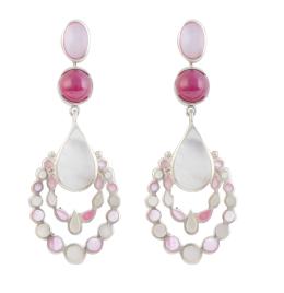 240.  Pendientes largos de rubíes y madreperla con lágrima colgante de dos botones superiores