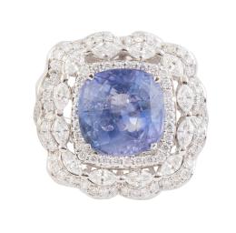 330.  Sortija con zafiro central de 9,26 ct rodeado por orla de brillantes, con marco exterior de diamantes talla navette y orla lobulada de brillantes