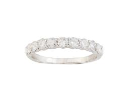 202.  Sortija media alianza de brillantes engastados en garras