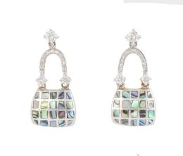 190.  Pendientes de madreperla con diseño de bolso con asas de br