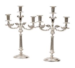 714.  Pareja de candeleros de plata, transformables en candelabros de tres brazos de luz. Con marcas.Carreras, Barcelona, S. XIX.
