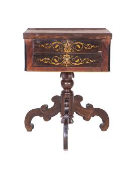 1357.  Costurero reina gobernadora de madera de palosanto con marquetería de limoncillo.Trabajo español, h. 1830