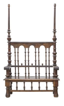 507.  Banco de madera tallada y torneada.España, S. XIX.