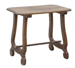 555.  Bufetillo de madera de pino.Trabajo español, S. XVIII.