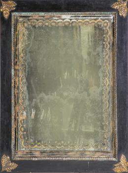 614.  Espejo de madera ebonizada con aplicaciones de bellotas de bronce dorado en las esquinas.Primera mitad del S. XIX.