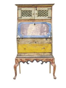612.  Mueble escritorio Felipe V de madera tallada y policromada.Trabajo español, principios del S. XVIII.