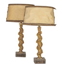 602.  Pareja de columnas salomónicas de madera tallada y dorada. Transformadas en lámparas.Trabajo español, principios del S. XVIII.