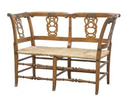 639.  Banco fernandino de estilo imperio de madera tallada con aplicaciones metálicas y asiento de enea.Trabajo mallorquín, primer cuarto del S. XIX.