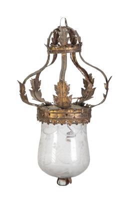 679.  Farol de techo de cristal grabado y metal dorado decorado con hojas.Trabajo mallorquín, S. XIX.