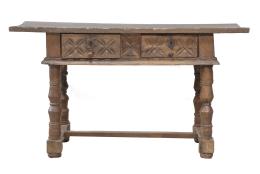 539.  Mesa de madera tallada con dos cajones.España, S. XVII.