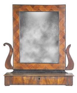 694.  Espejo de tocador de madera frutal y de nogal con marquetería geométrica.Trabajo levantino, primer cuarto del S. XIX.