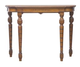 710.  Consola de madera tallada de estilo Jorge III.S. XX.