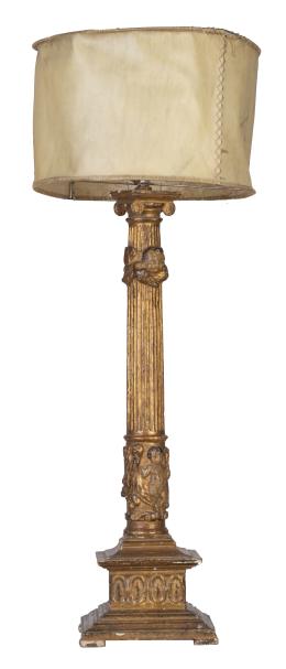 672.  Columna de madera tallada y dorada con decoración de puttis.Castilla, S. XVI.