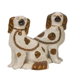 711.  Pareja de perros spaniel en loza.Sttafordshire, Inglaterra, finales del S. XIX.