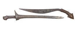 540.  Lote de dos espadas en acero y madera.Malasia o Indonesia, S. XIX.
