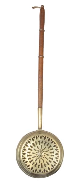 549.  Calentador de cama en cobre con mango de madera.España, S. XIX.