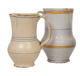 569.  Lote de dos jarros de cerámica esmaltada con líneas en azul y amarillo.Levante, S. XIX.