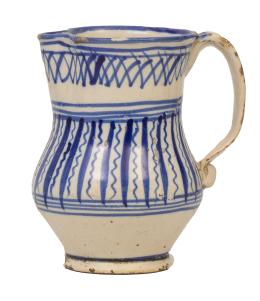 609.  Jarro de cerámica esmaltada en azul cobalto y blanco.Manises, S. XIX.