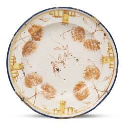 656.  Plato de cerámica esmaltada con arquitecturas y decorado a "esponjilla".Manises, S. XIX.