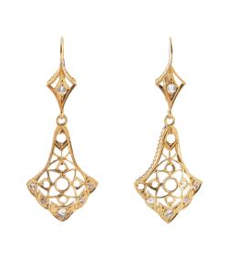 16.  Pendientes largos de pp. S. XX con diseño de punta de flech