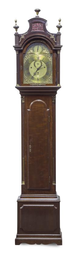 1177.  John Ellicott (1706-1776) London. Esfera firmada.Reloj Jorge III de caja alta o "Grand father"  con caja de madera de caoba.Inglaterra, S. XVIII.