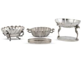 797.  Lote de cuatro piezas de plata de López, entre ellas un catavinos. S. XX.