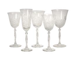 1334.  Cristalería de doce servicios de cristal transparente talla