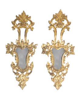 1349.  Pareja de cornucopias de madera tallada y dorada con flores.S. XIX.