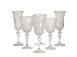 722.  Cristalería de doce servicios de cristal transparente.S. XX.