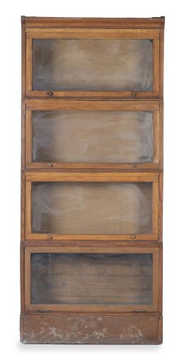 712.  Estantería Globe Wernicke de madera de roble.Trabajo americano, h. 1930.