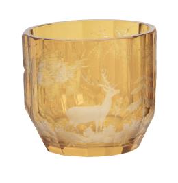 795.  Florero de cristal ámbar con decoración grabada de un cierv