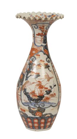 1291.  Jarrón de porcelana esmaltada, de estilo imari.Japón, S. XIX.