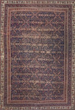 623.  Alfombra en lana con motivos geométricos.