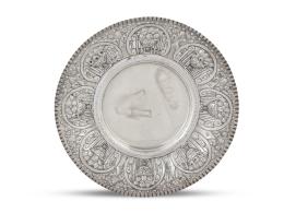 753.  Frutero de pie bajo de plata con perímetro calado de frutos. Con marcas, ley 916.Matilde Espuñes, (1909-1950).