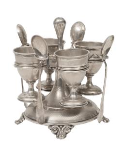 1321.  Soporte para huevos de plata de ley 800. Con marcas.S. XX.