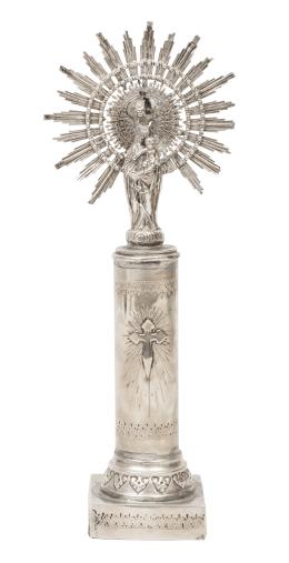 1060.  Virgen del Pilar de plata en su color. Con marcas.M. Maynar?, Zaragoza, S. XIX.