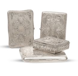 778.  Lote de tres pitilleras de plata y una cajita, S. XIX.