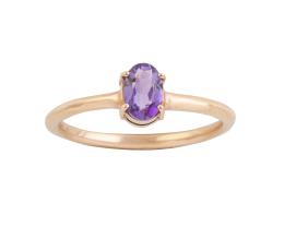 177.  Sortija con amatista oval de 0,38 ct central