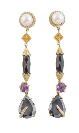 276.  Pendientes largos desmontables, con perla orlada de brillantes, de la que penden piedras multicolor en diferentes tallas. 