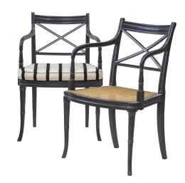794.  Pareja de sillas de brazos lacadas en negro, con asiento de enea.Probablemente Casa y Jardín, S. XX.