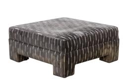 777.  Puff moderno tapizado.