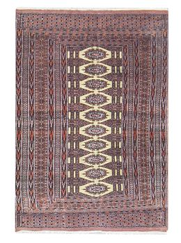 627.  Alfombra en lana con motivos geométricos.