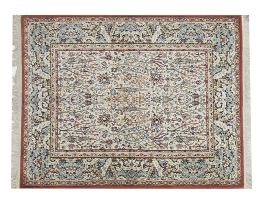 632.  Alfombra en lana de campo beige con decoración vegetal.
Pe