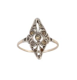 31.  Sortija de PP. S. XX con frente romboidal y decoración calada