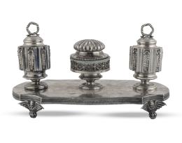 1175.  Escribanía en plata.Madrid, España, mediados del S. XIX .