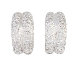 253.  Pendientes de brillantes con diseño de dobles medias crioll