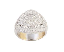 255.  Sortija cuajada de brillantes en frente romboidal