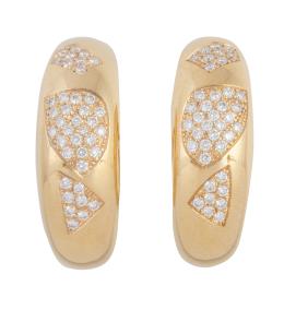 272.  Pendientes medias criollas tubulares, con decoración de nubes pavé de brillantes