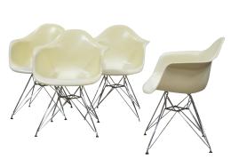 1235.  Charles & Ray Eames. Cuatro "plastic armchair", de Vitra.Con etiqueta.