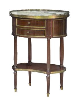 1369.  Mesa auxiliar de rinón de estilo Luis XVI de madera de caoba con tapa de mármol.Francia, S. XX.